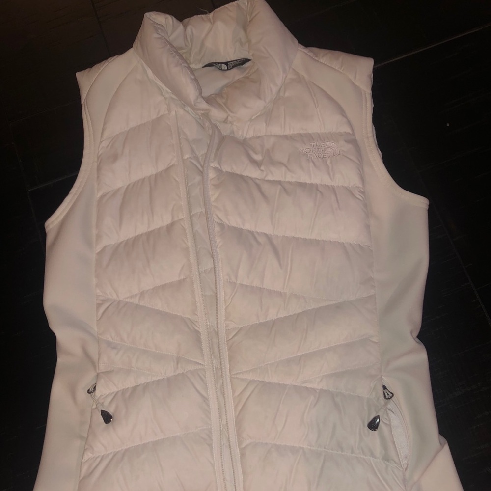 Super nice women’s northface vest!!